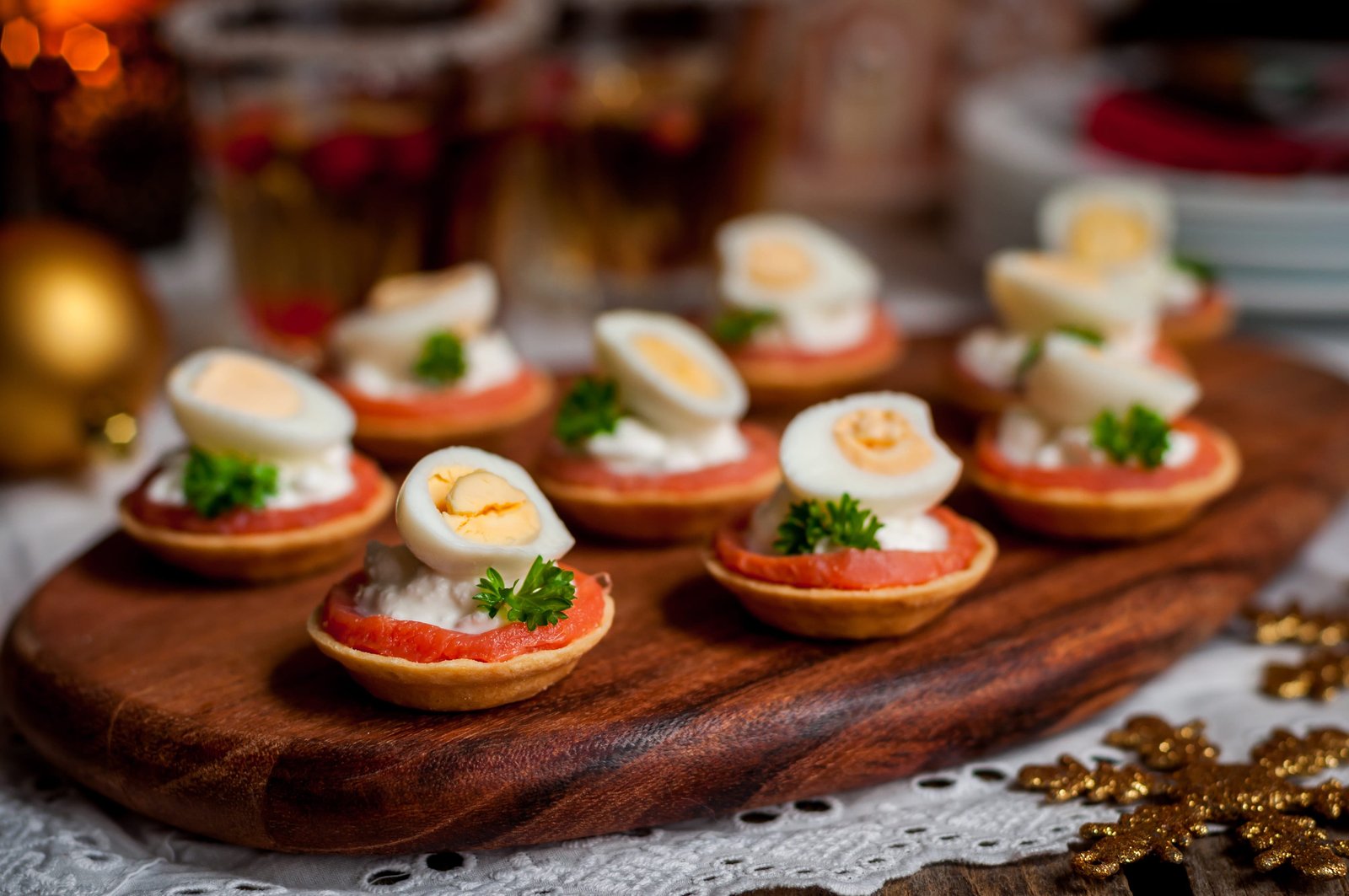 Antipasti su un tagliere di legno