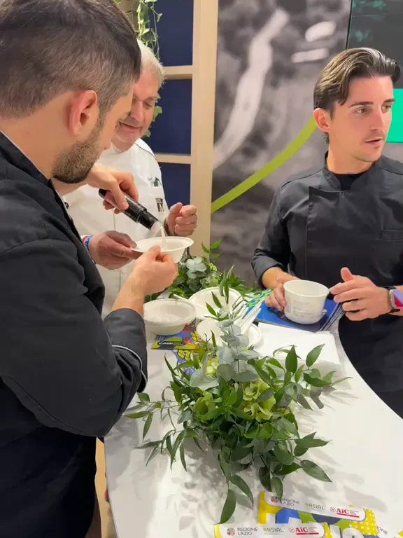 Chef prepara un piatto a SIAL Paris 2026